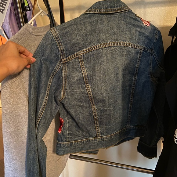 Jean jacket with patched Roses - Picture 2 of 2